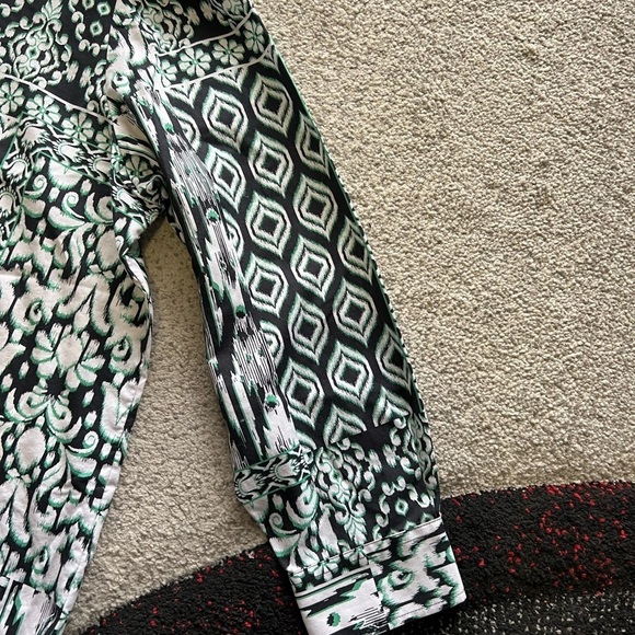 Foxcroft Black Green Ikat Print Non Iron Shirt - Picture 3 of 4
